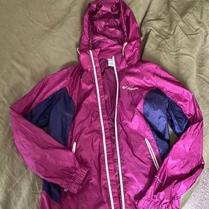 Columbia windbreaker. Light weight Omni shield jacket